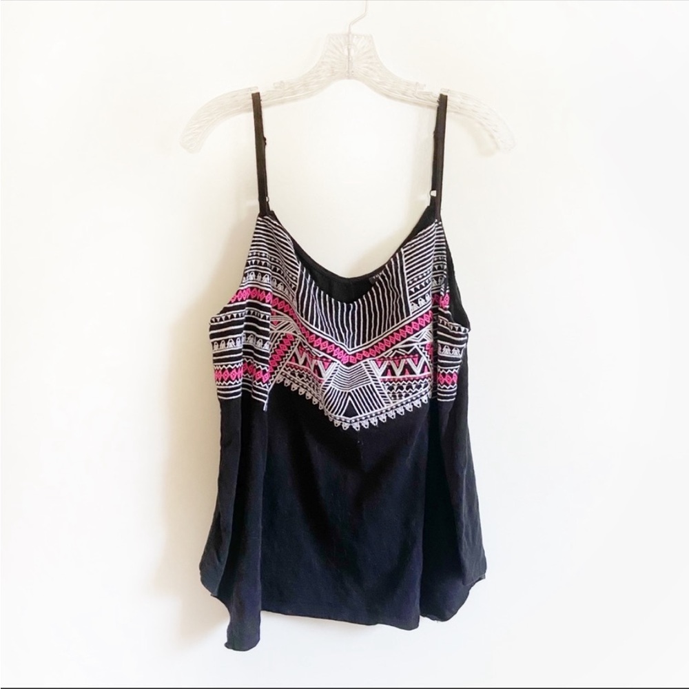 Torrid tank top black handkerchief pink white geometric embroidery